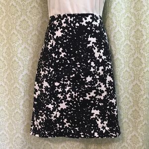 ✨HOST PICK✨ Ann Taylor floral pencil skirt